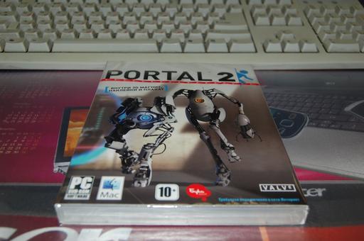 Portal 2 - Распаковка белого издания Portal 2 + неожиданный бонус.